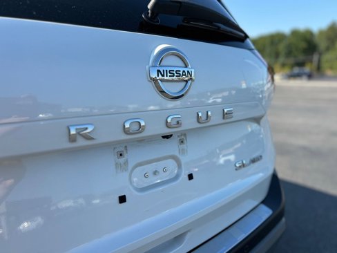 Used 2021 Nissan Rogue SL w/ Premium Package image 17
