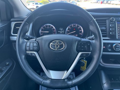 Used 2016 Toyota Highlander LE image 15