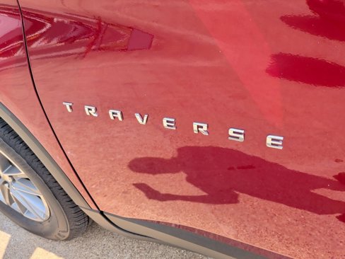 Used 2022 Chevrolet Traverse LT image 45