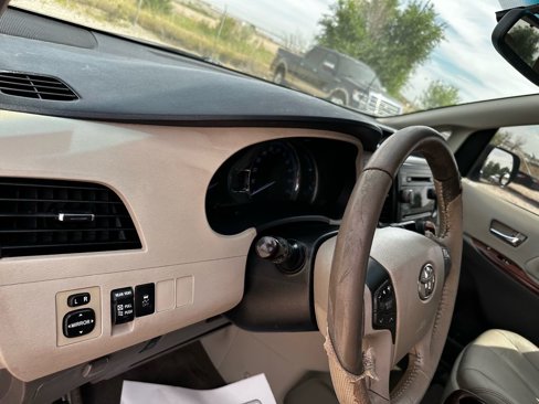 Used 2012 Toyota Sienna XLE image 35