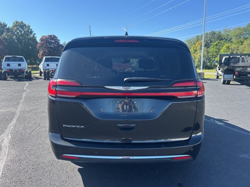 Used 2021 Chrysler Pacifica Touring-L image 8