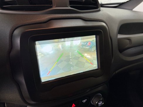 Used 2020 Jeep Renegade Latitude w/ Cold Weather Group image 28