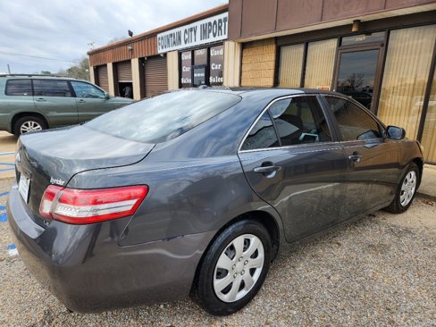 Used 2011 Toyota Camry LE image 4