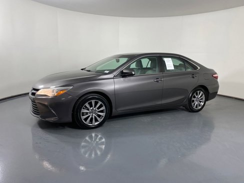Used 2016 Toyota Camry XLE image 3