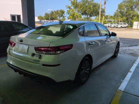 Used 2020 Kia Optima LX image 4
