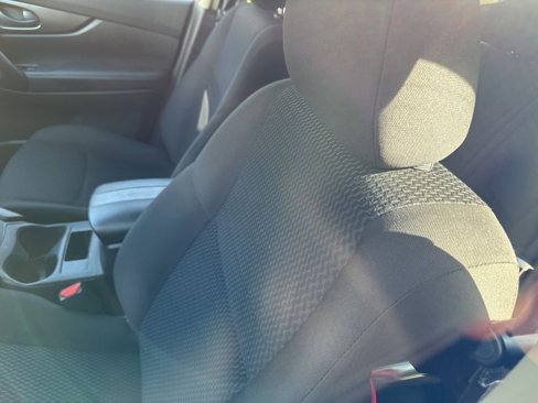 Used 2017 Nissan Rogue Sport S image 4