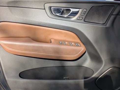 Used 2019 Volvo XC60 T6 Momentum w/ Protection Package Premier image 14