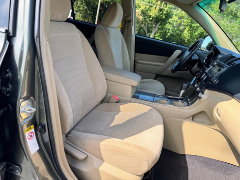 Used 2013 Toyota Highlander Plus image 22