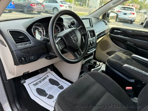 Used 2019 Dodge Grand Caravan SE image 18