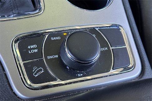 Used 2018 Jeep Grand Cherokee Limited image 31