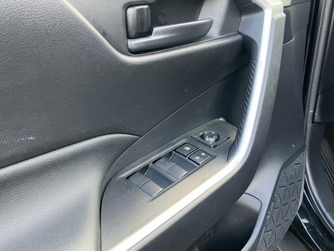 Used 2021 Toyota RAV4 LE image 15