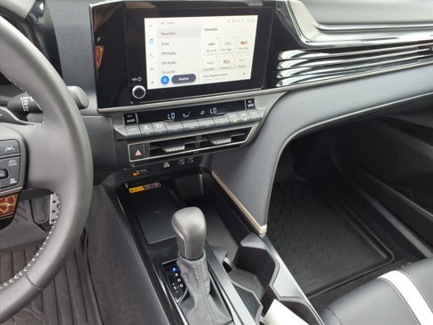 Used 2025 Toyota Camry SE image 23