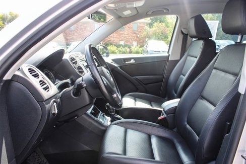 Used 2017 Volkswagen Tiguan S image 12