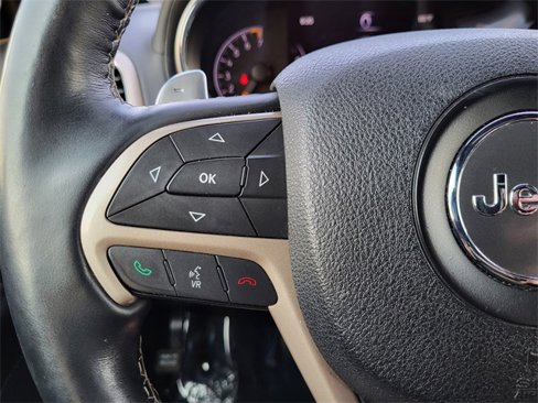 Used 2017 Jeep Grand Cherokee Overland image 16