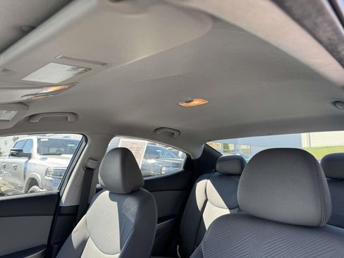 Used 2013 Hyundai Elantra GLS image 18