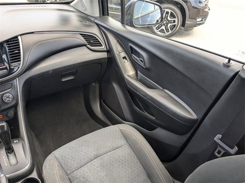Used 2020 Chevrolet Trax LS image 17