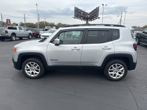 Used 2017 Jeep Renegade Latitude w/ Cold Weather Group image 5