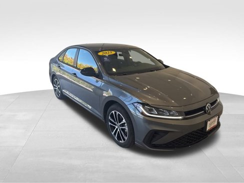 Used 2025 Volkswagen Jetta Sport image 9