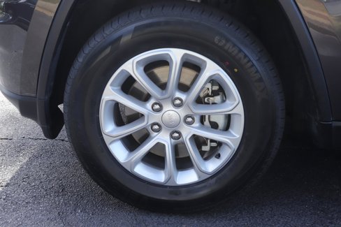 Used 2021 Jeep Grand Cherokee Laredo image 37