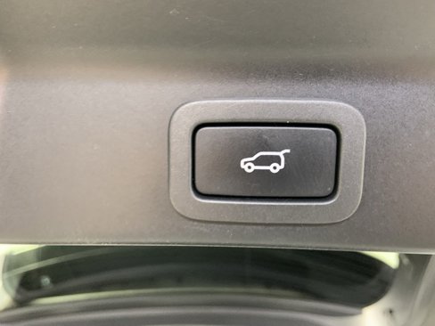 Used 2017 Jaguar F-PACE Premium image 20