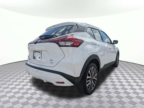 Used 2024 Nissan Kicks SV image 3