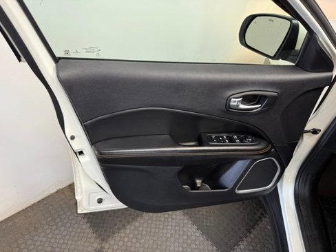 Used 2021 Jeep Compass Limited image 17