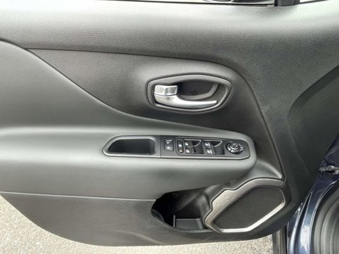 Used 2022 Jeep Renegade Latitude w/ Convenience Group image 14