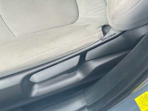Used 2021 Toyota Corolla LE image 46