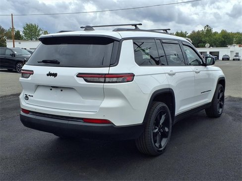 Used 2022 Jeep Grand Cherokee L Laredo image 4