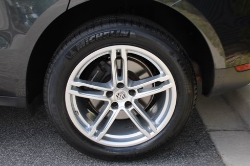 Certified 2018 Porsche Macan image 18