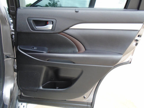 Used 2016 Toyota Highlander XLE image 32