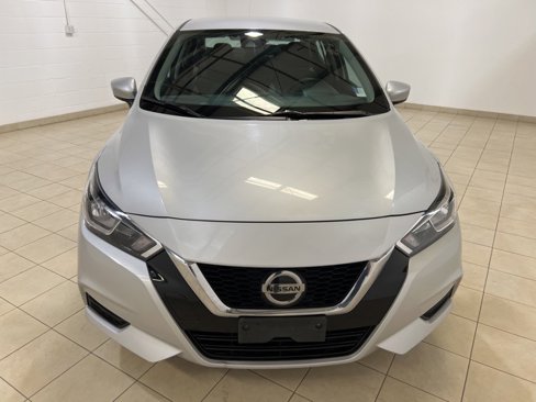 Used 2022 Nissan Versa SV image 8