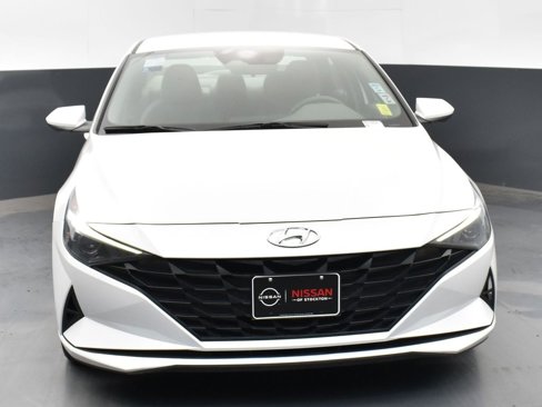 Used 2023 Hyundai Elantra SEL image 2