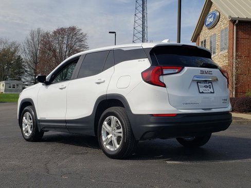 Used 2024 GMC Terrain SLE image 4