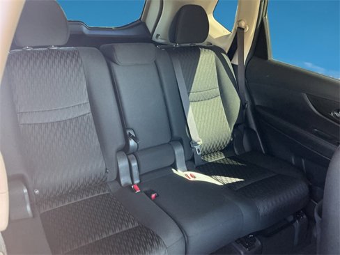 Used 2018 Nissan Rogue SV w/ Premium Package image 30