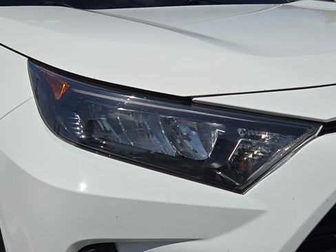 Used 2022 Toyota RAV4 LE image 9