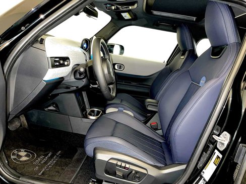 Used 2025 MINI Cooper 4-Door Hardtop image 9