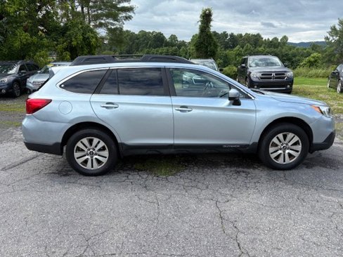 Used 2017 Subaru Outback 2.5i Premium image 4