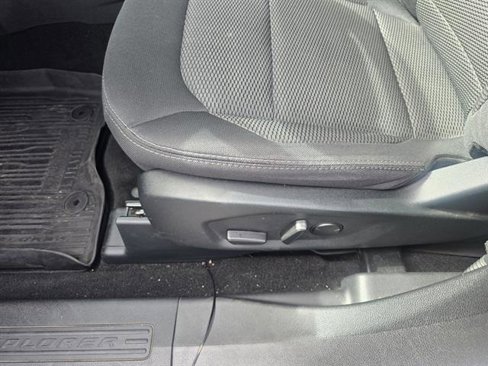 Used 2019 Ford Explorer XLT image 23
