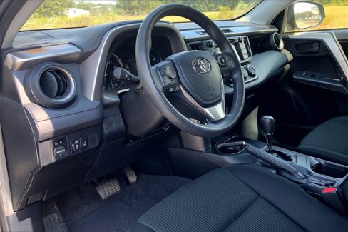 Used 2018 Toyota RAV4 LE image 15