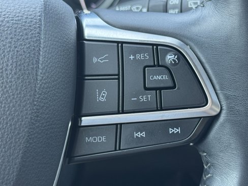 Used 2020 Toyota Highlander XLE image 17