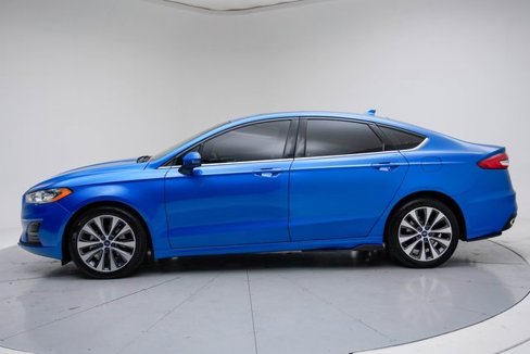 Used 2020 Ford Fusion SE image 2