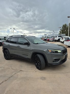 Used 2023 Jeep Cherokee Altitude Lux image 3