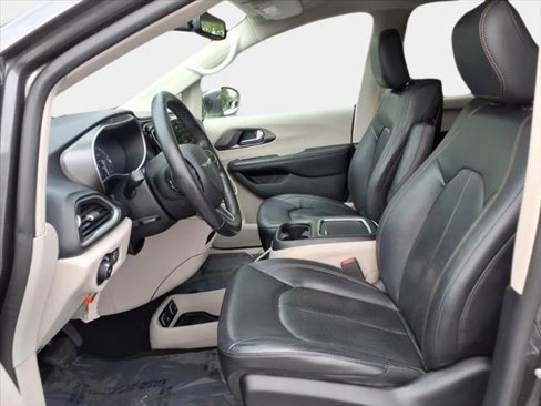 Certified 2020 Chrysler Pacifica Touring-L Plus image 8