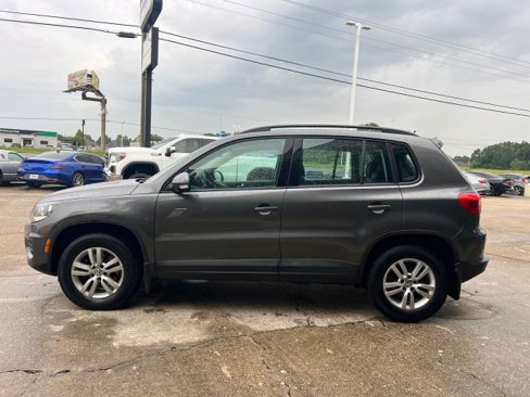 Used 2016 Volkswagen Tiguan S image 10