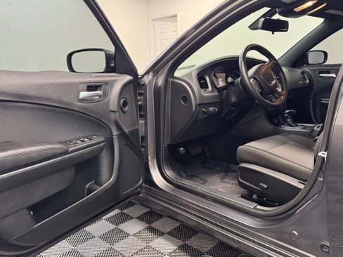 Used 2016 Dodge Charger SE image 10
