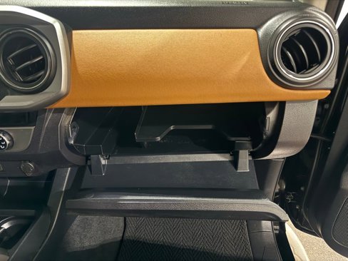 Used 2016 Toyota Tacoma SR5 image 27