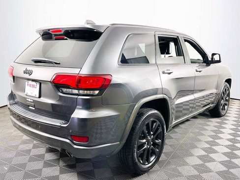 Used 2019 Jeep Grand Cherokee Altitude image 4