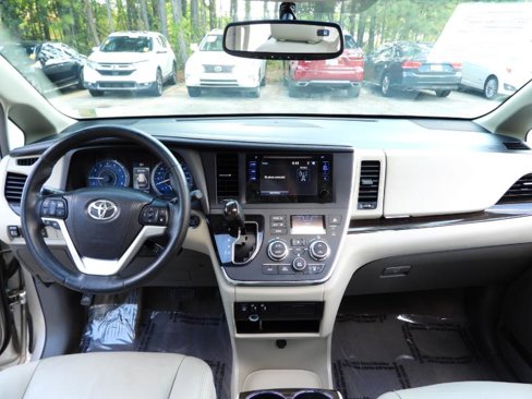 Used 2015 Toyota Sienna XLE image 31