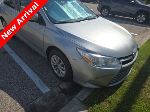 Used 2017 Toyota Camry LE image 1